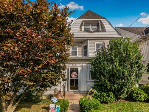 582 Palisade Ave, Yonkers, NY, 10703-2108 | Card Image