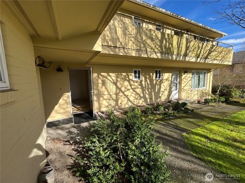 4717-4717 Terrace Dr Ne, Seattle, WA, 98105 | Card Image