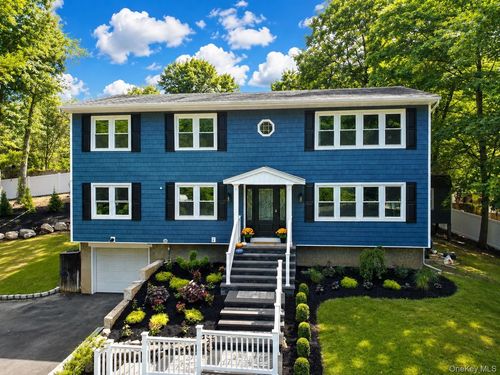 32 & 34 Oakwood Road, Huntington, NY, 11743 | Card Image
