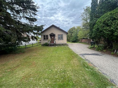 748 6th Street E, Prince Albert, SK, S6V0N8 | Card Image