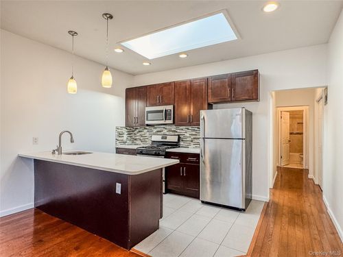 2n-209 Main Street, Oyster Bay, NY, 11735 | Card Image