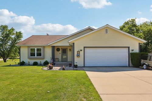 7710 S Chapel Hill Drive, Franklin, WI, 53132 | Card Image