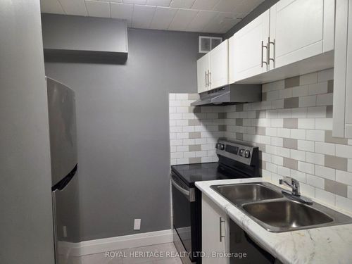 104-8800 Willoughby Dr, Niagara Falls, ON, L2G6X8 | Card Image