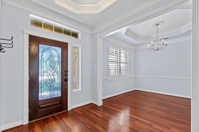 The formal dining room is conveniently located next to the kitchen and seamlessly flows into the spacious, open living room. | Image 9