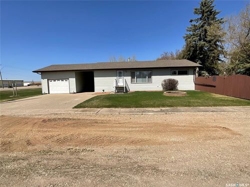 412 2nd St N, Wakaw, SK, S0K4P0 | Card Image