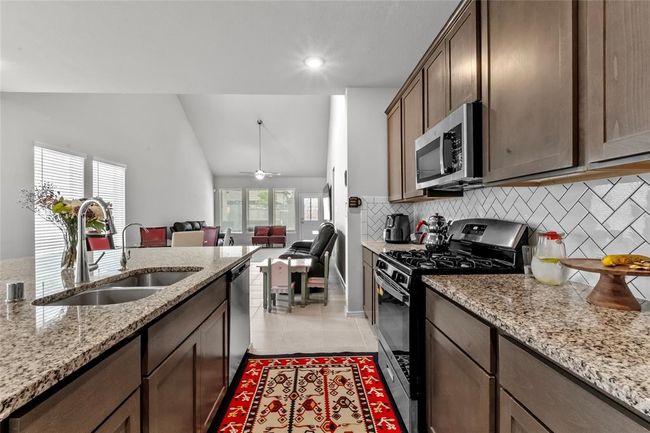 2739 Meadow View Ln, House other with 5 bedrooms, 4 bathrooms and 2 parking in Conroe TX | Image 7
