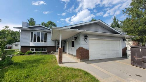 5226 18 Ave, Edson, AB, T7E1G9 | Card Image