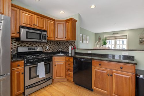 unit-3-1039 Islington St, Portsmouth, NH, 03801-4262 | Card Image