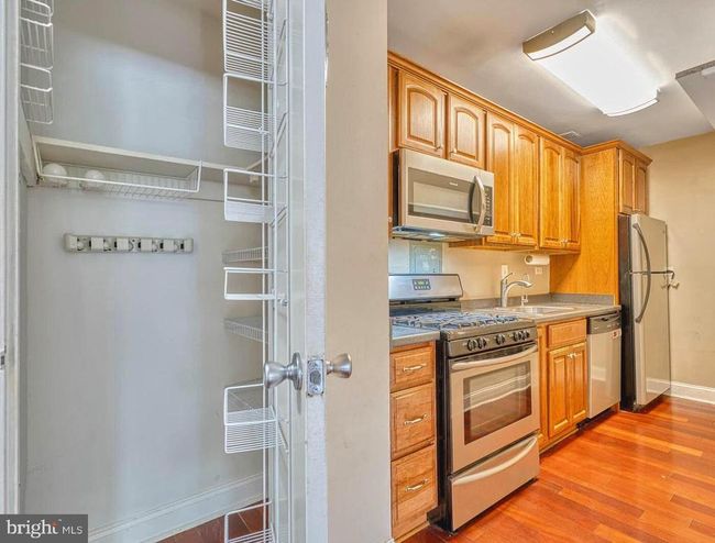 UNIT-101 - 5340 Holmes Run Pkwy, Condo with 1 bedrooms, 2 bathrooms and null parking in ALEXANDRIA VA | Image 5