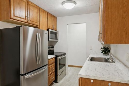211-3399 Kent St, Shoreview, MN, 55126-4038 | Card Image