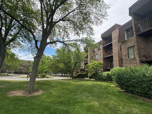 205c-2050 Valencia Dr, Northbrook, IL, 60062-7056 | Card Image