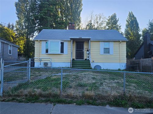 13727 37th Ave S, Tukwila, WA, 98168-3934 | Card Image