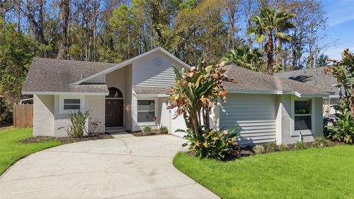812 Crestridge Dr, TARPON SPRINGS, FL, 34688-9220 | Card Image