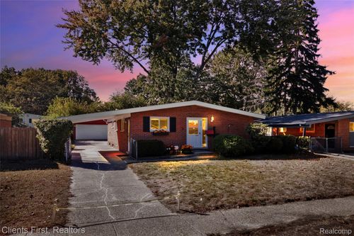 366 S Wildwood St, Westland, MI, 48186-4557 | Card Image