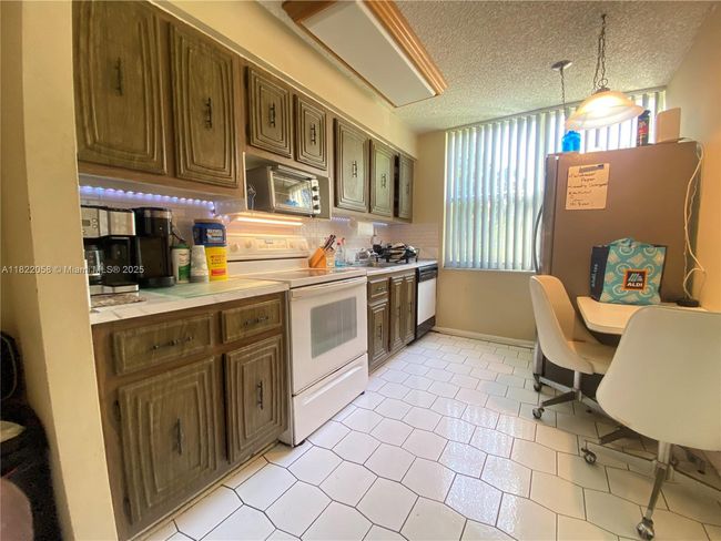 APT-212 - 3801 Environ Blvd, Condo with 3 bedrooms, 2 bathrooms and null parking in Lauderhill FL | Image 9