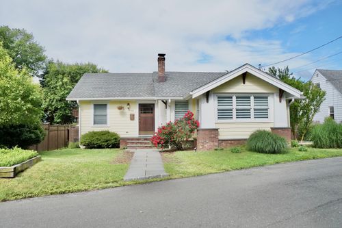 68 Granville St, Fairfield, CT, 06824-5749 | Card Image