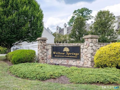 322-322 Willow Spgs, New Milford, CT, 06776 | Card Image