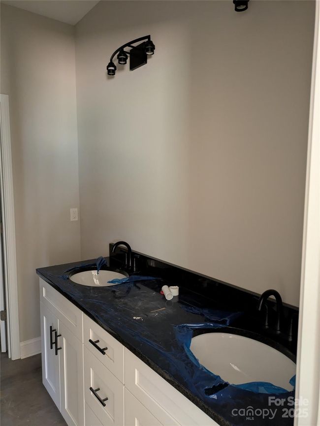 Master bathroom | Image 8