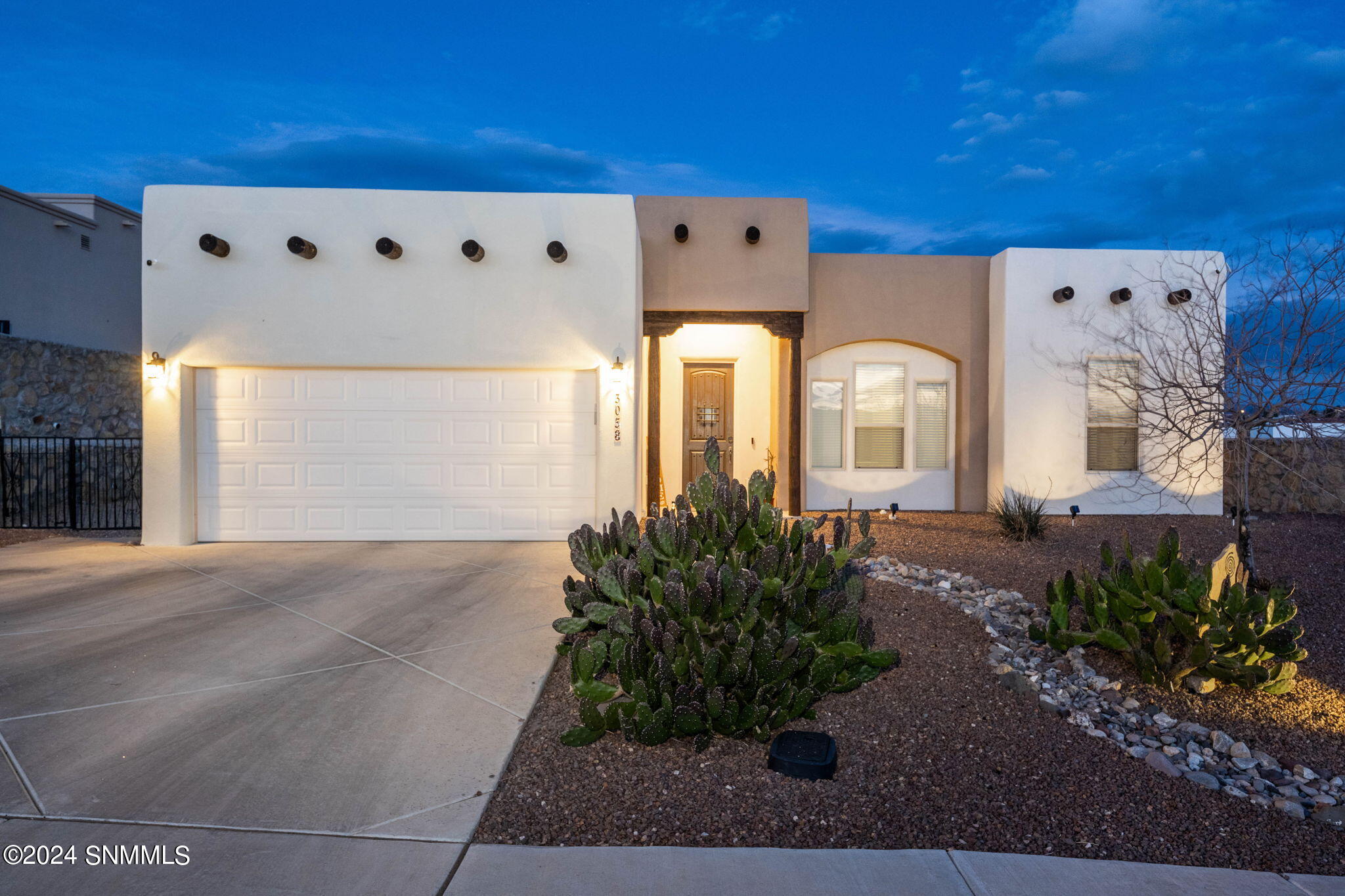 Featherstone Dr, Las Cruces, NM 88011