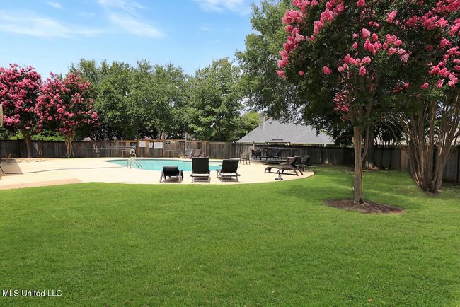 Neighborhood Pool | Image 37