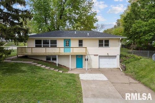 1002 Hillside Dr, Bettendorf, IA, 52722-3029 | Card Image