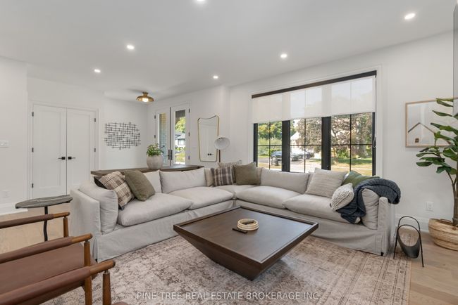 271 Codrington St, House other with 4 bedrooms, 5 bathrooms and 2 parking in Barrie ON | Image 5