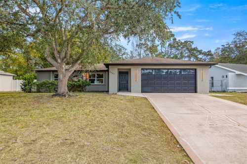 8082 Pagoda Dr, SPRING HILL, FL, 34606-6813 | Card Image