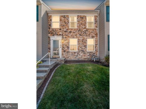 416 Friendship Ave, Hellam, PA, 17406-9366 | Card Image