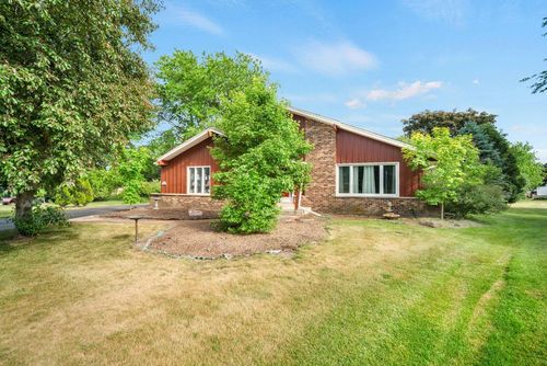 N106W15749 Adams Court, Germantown, WI, 53022 | Card Image
