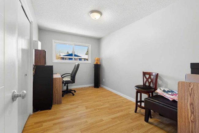 379 Rundleview Drive Ne, Home with 3 bedrooms, 2 bathrooms and 2 parking in Calgary AB | Image 12
