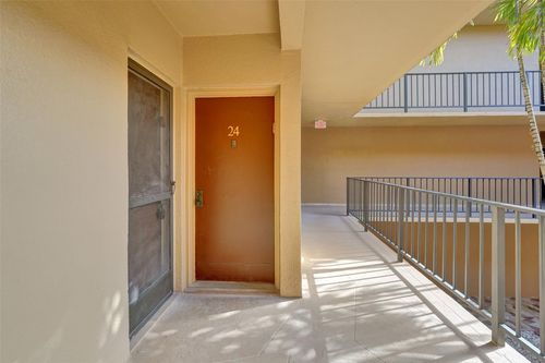 24-4040 N Hills Dr, Hollywood, FL, 33021-2464 | Card Image