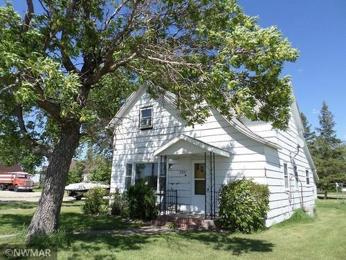 202 Atlantic Ave N, Hallock, MN, 56728-4306 | Card Image