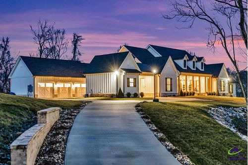 111 Peggy Dr, Fort Valley, GA, 31030-7516 | Card Image