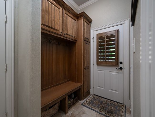 Mudroom with ornamental molding | Image 13