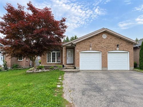 7 Briarfield St, Kitchener, ON, N2A4B6 | Card Image