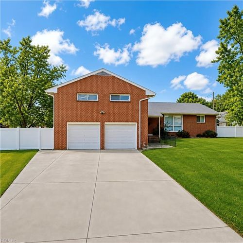 17 Warren Dr, Newport News, VA, 23608-2245 | Card Image