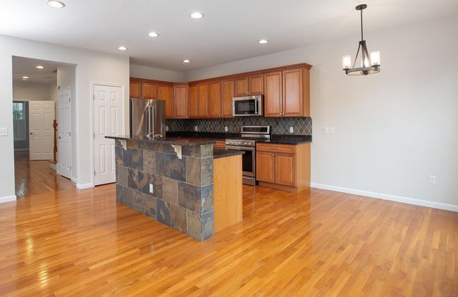 7 - 7 Shawe St, Condo with 3 bedrooms, 3 bathrooms and null parking in Danbury CT | Image 9