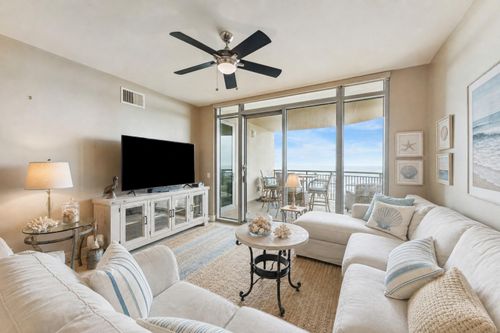 tw0908-801 E Beach Dr, Galveston, TX, 77550-3364 | Card Image