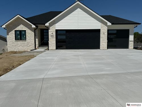 10021 S 180th Avenue Cir, Omaha, NE, 68136-6472 | Card Image