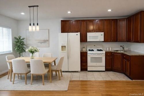 2826 Philip Ave, Bronx, NY, 10465-2215 | Card Image