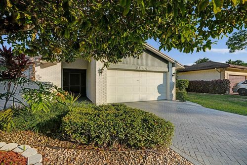 8084 Buttonwood Cir, Tamarac, FL, 33321-2103 | Card Image