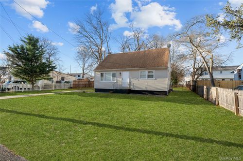 193 N Arizona Rd, West Babylon, NY, 11704-2533 | Card Image