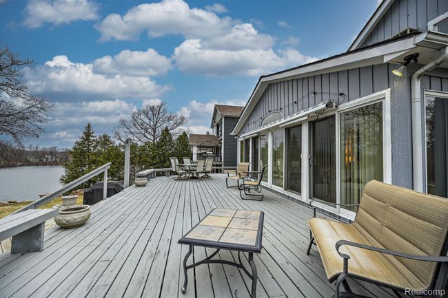 FRONT DECK | Image 63