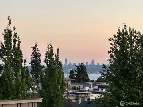 327 2nd Ave S, Kirkland, WA, 98033-6657 | Card Image