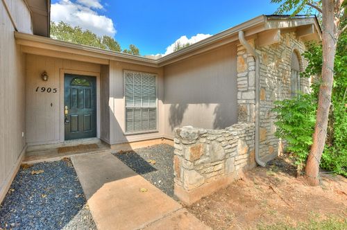 1905 Thornton Ln, Georgetown, TX, 78628-3442 | Card Image