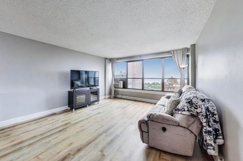 apt-2111-2930 N Sheridan Rd, Chicago, IL, 60657-5980 | Card Image