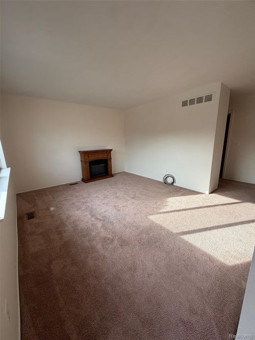 9731 Cornell St, Taylor, MI, 48180-7309 | Card Image