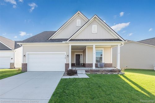 8126 Carston Ln, Brighton, MI, 48116-6822 | Card Image