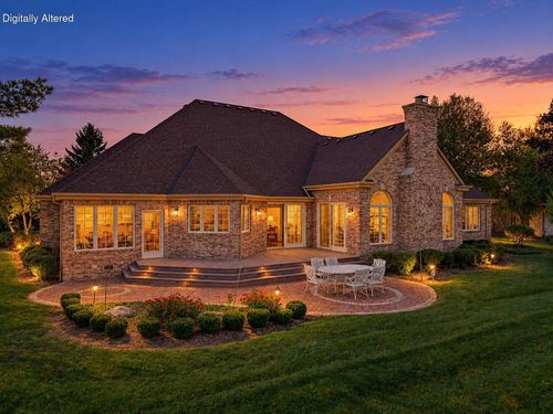 8434 S Fountain Ct, Franklin, WI, 53132-2712 | Card Image