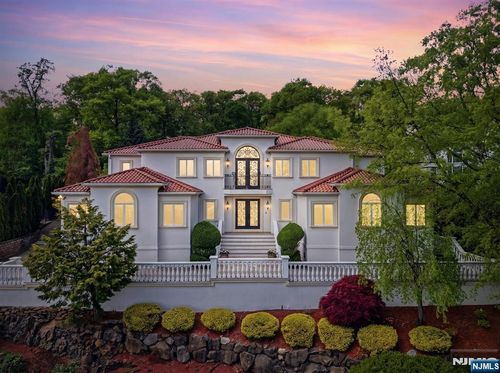 27 Mountainwood Ct, Totowa, NJ, 07512-2183 | Card Image